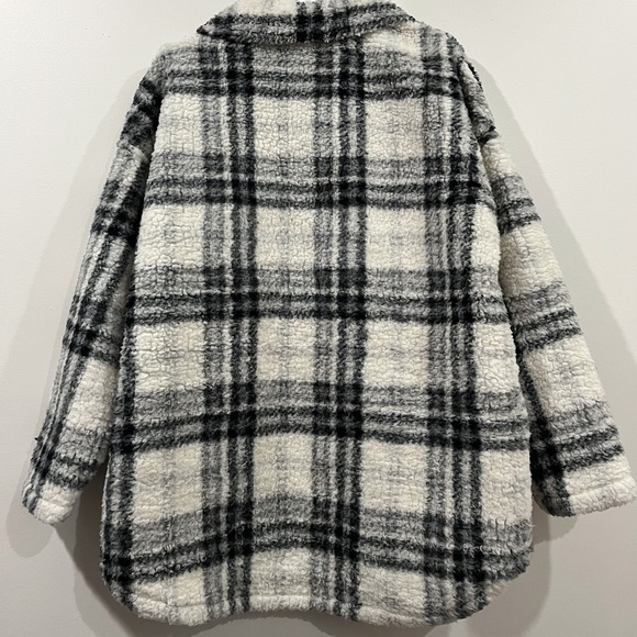 Fuzzy Shacket - MyStyle - Picture 2 of 2